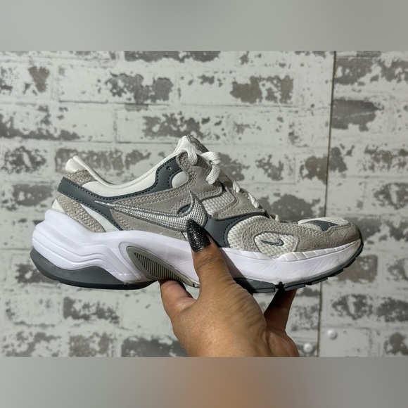 Nike Women's Gray and White Sneakers - Picture 2 of 9